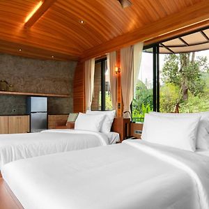 Deluxe Villa Pool Access Twin Bed
