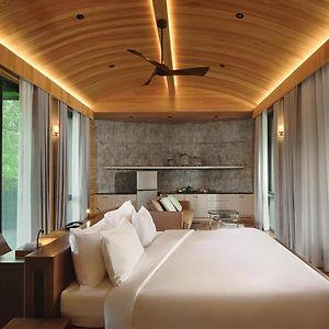Suite Villa Outdoor Jacuzzi Double Bed